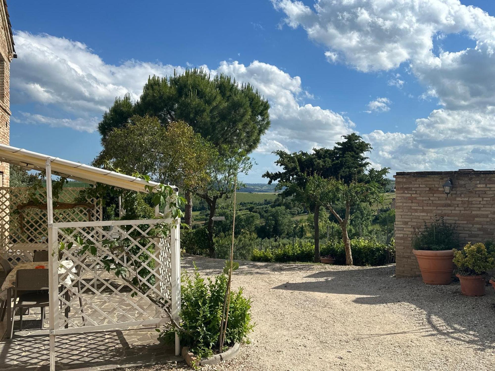 Agriturismo Case Al Sole Лорето Экстерьер фото