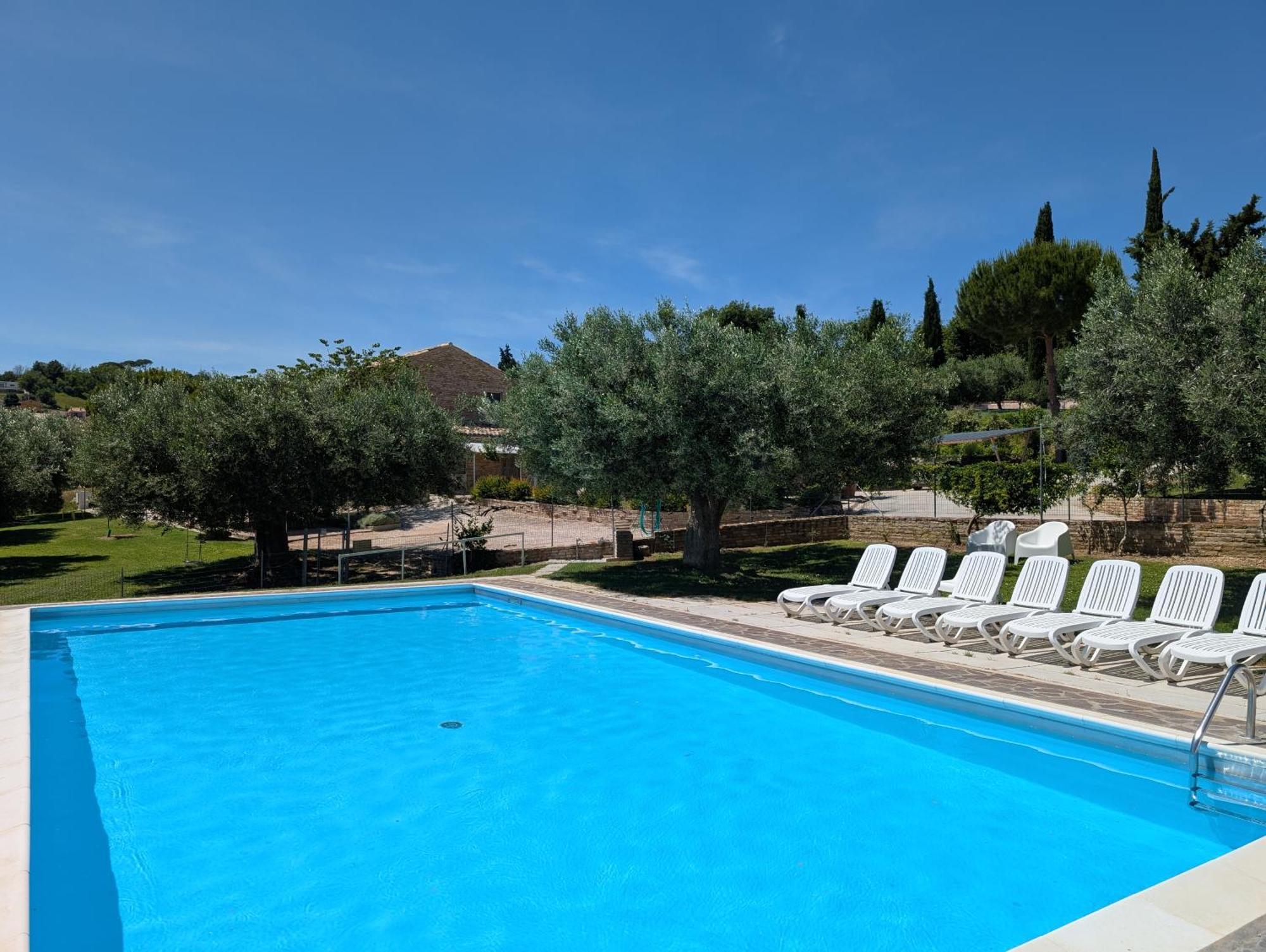 Agriturismo Case Al Sole Лорето Экстерьер фото